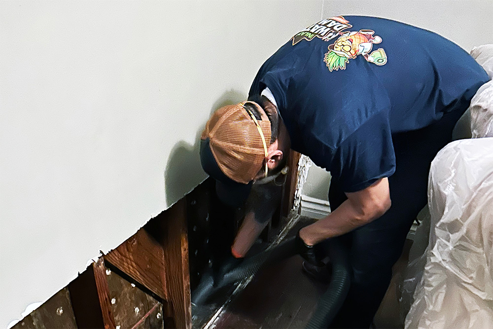 Inland Water Damage providing homeowner with water damage remediation near Bloomington CA.